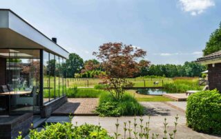 LipsGroen tuin met zwemvijver